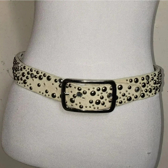 Cream M genuine leather with silver rivets - Picture 2 of 7
